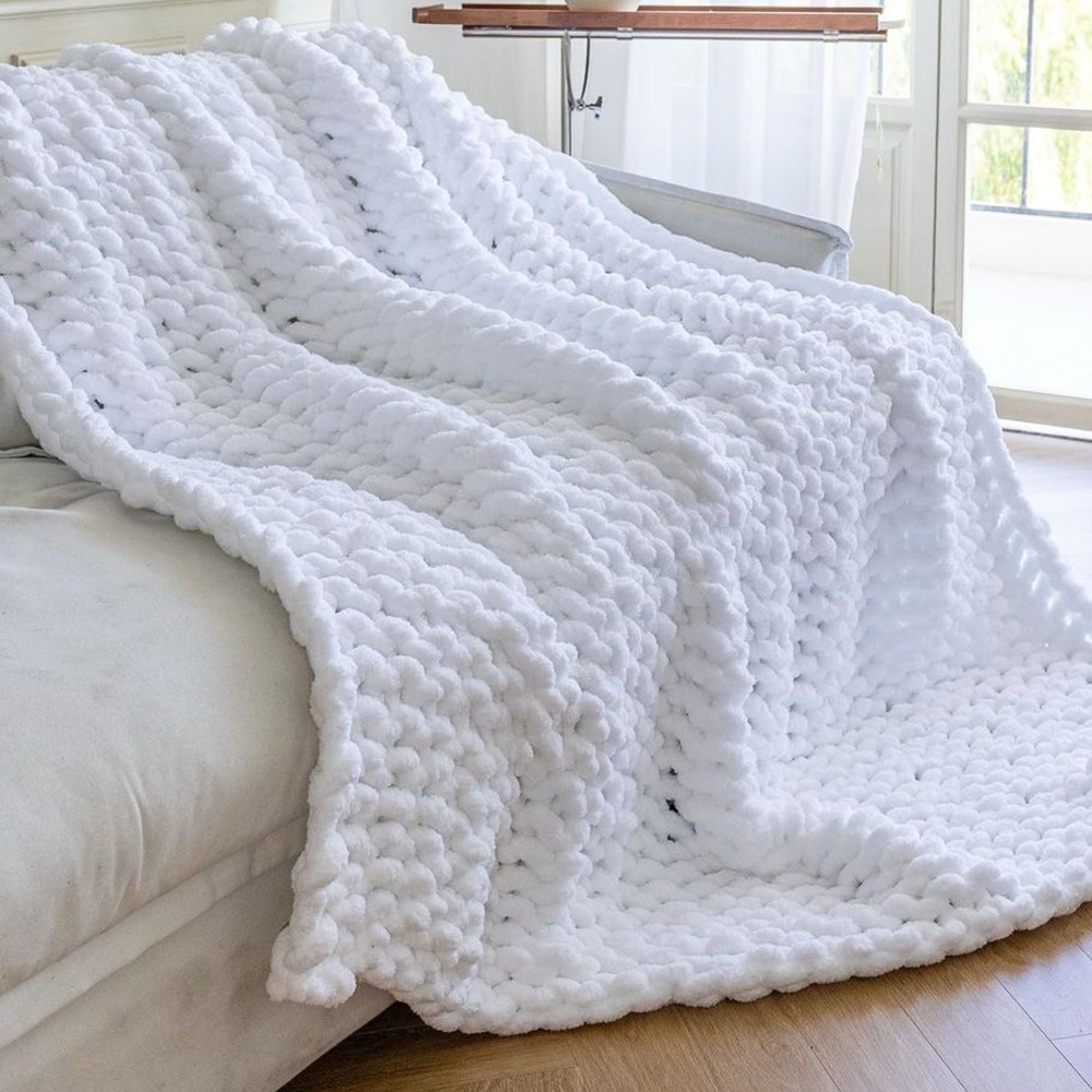 Chunky white blanket